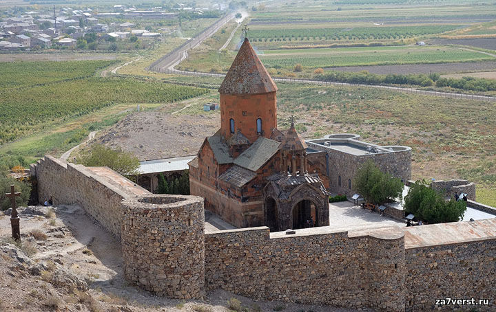 Монастырь Хор Вирап (Арташат) на месте заточения Григория Просветителя